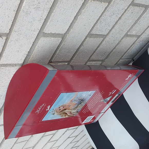 2001 Christmas Barbie - Picture 7 of 10